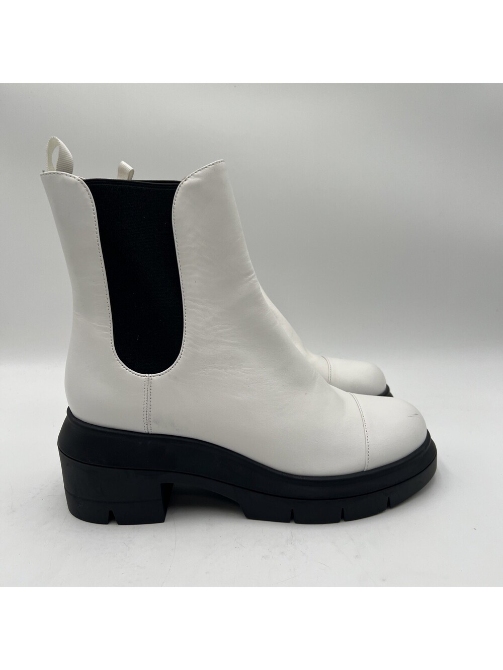 Women’s Stuart Weitzman Norah Chelsea Lug boots white leather Size 7.5C